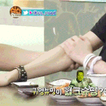 [시우민] 회사사람들이 나 요즘 <b>이상하대</b>+_+