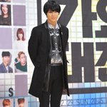 오늘따라 더더욱 얼굴이 타 보이는 <b>태민</b>