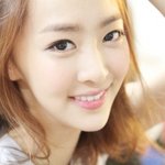 <b>꿀피부</b> 자랑하는 女아이돌의 근접 셀카