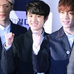 [도경수] 됴자기들 됴배우 새짤 보고가ㅎㅎ