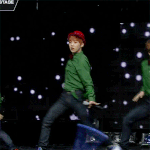 [시우민] 빨간페도라와 초록색 <b>멜빵</b>의 조합이란