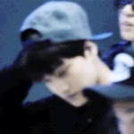 [카이] 흑발에 모자 썻다 벗었다 하는데 존멋<b>bb</b>