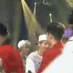 [백현] 승리와 <b>포옹</b>하는 백현이