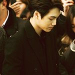 [카이] 저기요..<b>손</b> 좀 <b>한</b>번 잡아봐도되요?