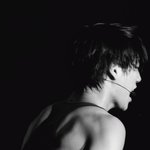 [카이] 종인이 어깨<b>단속</b> 좀 해라;;;