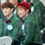 [시우민] <b>경청</b>하는 민석이 어린이.......