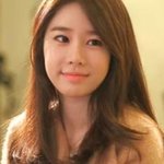 [유인나] 전지현 옆에서도 전혀 <b>밀리지</b> 않는 유인나 인형 자태