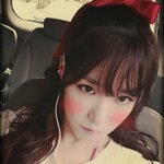 음악 <b>감상</b>중에  셀카찍은 아이돌