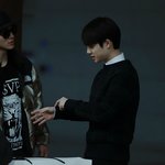 [도경수] 손에 <b>상처</b>난 울애기..