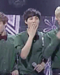 [카이] 최근 종인이 손<b>키스</b> 짤