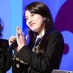 <b>박수</b>치는 귀여운 아이돌 모습