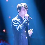 [도경수] 여러분 <b>심호흡</b> 한번 하고 들어오세요
