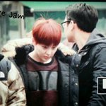 [시우민] 엑소출근하는데 왠 <b>애기</b>가한명