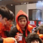 [시우민] 민석이오징어보고기겁하는겈ㅋㅋ<b>gif</b>.