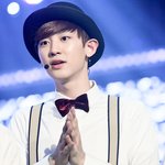 [찬열] 크데의상 잘어울리고 이쁜것 같아 (뒷북<b>주의</b>)