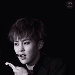 [시우민] 헐 민석이 <b>쌍꺼풀</b> 생긴  짤