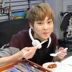 [시우민] 아 새벽되니까 <b>야식</b> 땡긴다 우민톡 열심히 달렸더니.....