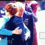 [백현] 백현&amp;온유 훈훈한 <b>포옹</b>