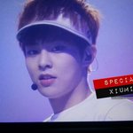 [시우민] 썬캡이 잘어울리는 반오십 <b>남자사람</b>