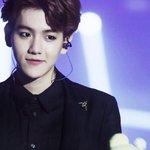 [백현] 리락쿠마 안은 백현이 <b>두장</b>
