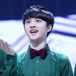 [도경수] 차에서 몰래 <b>팬들</b>보고 가는경수ㅠㅠ