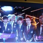 [시우민] 엑솜 나옴 사진 <b>투척</b>