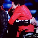 [시우민] 조미와 <b>포옹</b>하는 슈밍