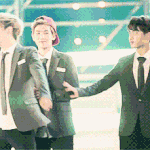 [비상대피소] <b>두손</b>꼬옥