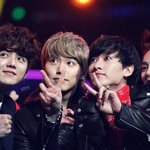 [시우민] 어제 <b>슈주</b>랑 셀카찍는거