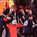 [시우민] <b>크리스마스</b>날 선물고르는 애기들ㅋㅋㅋ