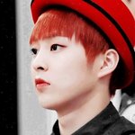 [시우민] 이 사진... 여자보다 예쁜듯 ㄷㄷ