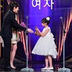 청소년 <b>연기상</b> 받은 10살 여배우ㅋㅋ