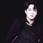 [카이] 이사진 진짜 뱀파이어? 같게 나왔다ㅋㅋㅋ