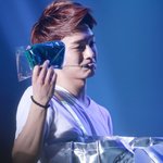 [CHEN] <b>입꼬리</b> 내려간 종대