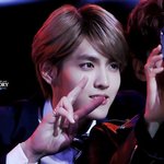 [EXO] 얘 쇼타임에서보던
