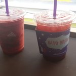 [시우민] 오늘 와일드<b>체리</b>아이스티 먹으러 커피빈갔는데