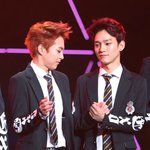 [시우민] 김<b>형제</b>손잡은거ㅠㅠㅜㅠ..