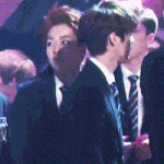 [시우민] 턱만짐당하고 <b>똘망똘망</b>한 미니