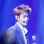 [백현] 흔한아이도루의턱선