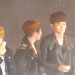 [시우민] 종대에게 <b>휴지</b>있냐고 묻는 미니