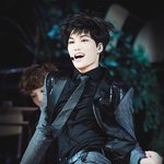 [카이] 남자답게 날씬한 허리란 이런것 