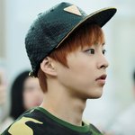 [시우민] 민석이 오늘 쓴 모자 <b>익숙</b>하다 했더니