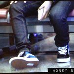 [백현] <b>신발바닥</b>에 스티커 붙음 ㅋㅋㅋㅋ