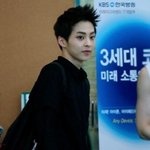 [시우민] 블랙<b>셔츠</b>는 진짜 미쳤따