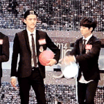 [도경수] @@<b>풍선</b>에 니킥하는 됴@@