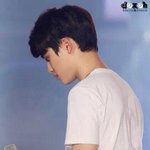 [도경수] 백허그 하고 싶은 <b>등짝</b>