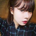 데뷔 초 모습이 보이는 현아 흑단발