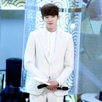 왠지 순해 보이는 김우빈 올화이트<b>수트</b>