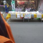 [백현] 시장에서 <b>투잡</b>뛰는 백현ㅋㅋㅋㅋㅋㅋㅋ