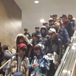 [시우민] 오늘 <b>공항</b> 에스컬레이터